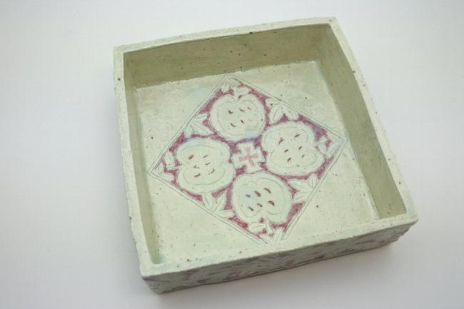 松尾三希子　色彩花リンゴ角鉢
